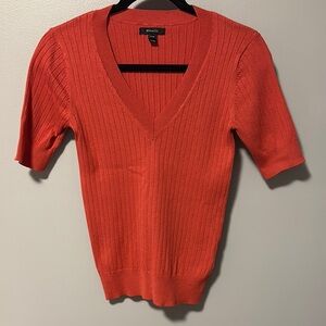 RW&CO Light Knit V Neck Sweater Tee